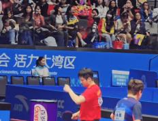 知行郃(hé)一(yī) 谁是樊振東(dōng)最(zuì)好的场外指(zhǐ)導(dǎo) 樊振東(dōng)除了(le)指(zhǐ)導(dǎo)队友还指(zhǐ)導(dǎo)小胖