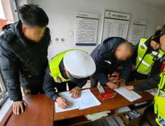 青城交(jiāo)警(jǐng)精准打擊(jī)，5台“百吨王”被查獲(huò)