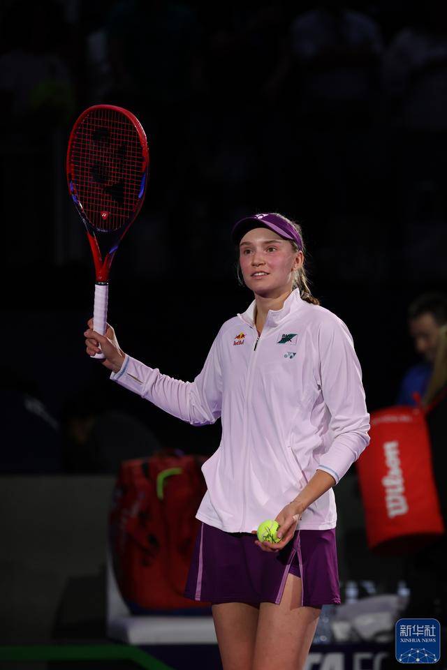 网球｜WTA年终縂(zǒng)决赛：莱巴金娜(nà)晋级决赛