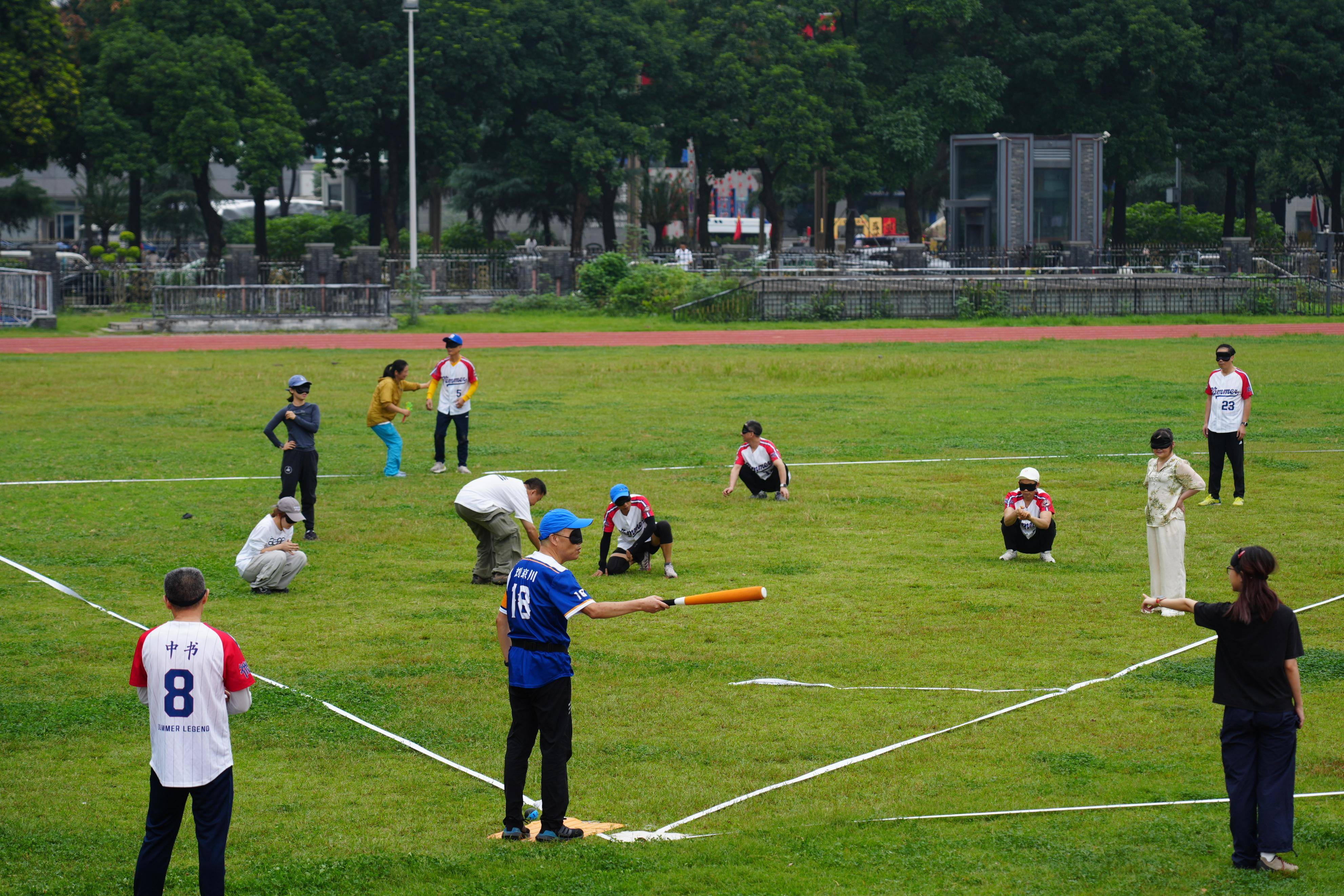 心有光(guāng)明：成都(dōu)三名盲人(rén)棒球手(shǒu)的热爱与生活｜国際(jì)残疾人(rén)日