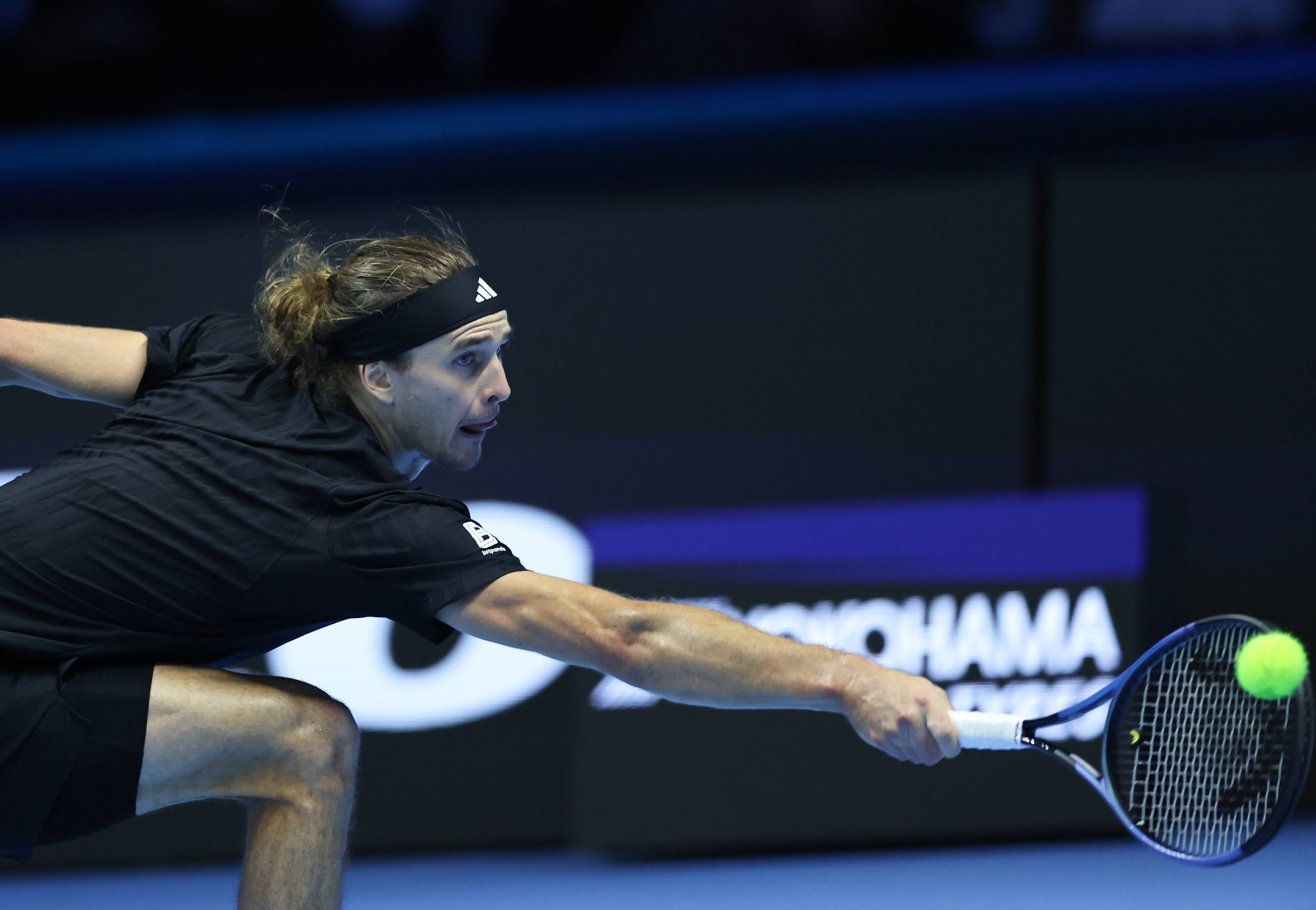 （体育）網(wǎng)球——ATP年終(zhōng)总決(jué)赛：奧(ào)热-阿利亞(yà)西姆(mǔ)胜兹韋(wéi)列夫(fū)