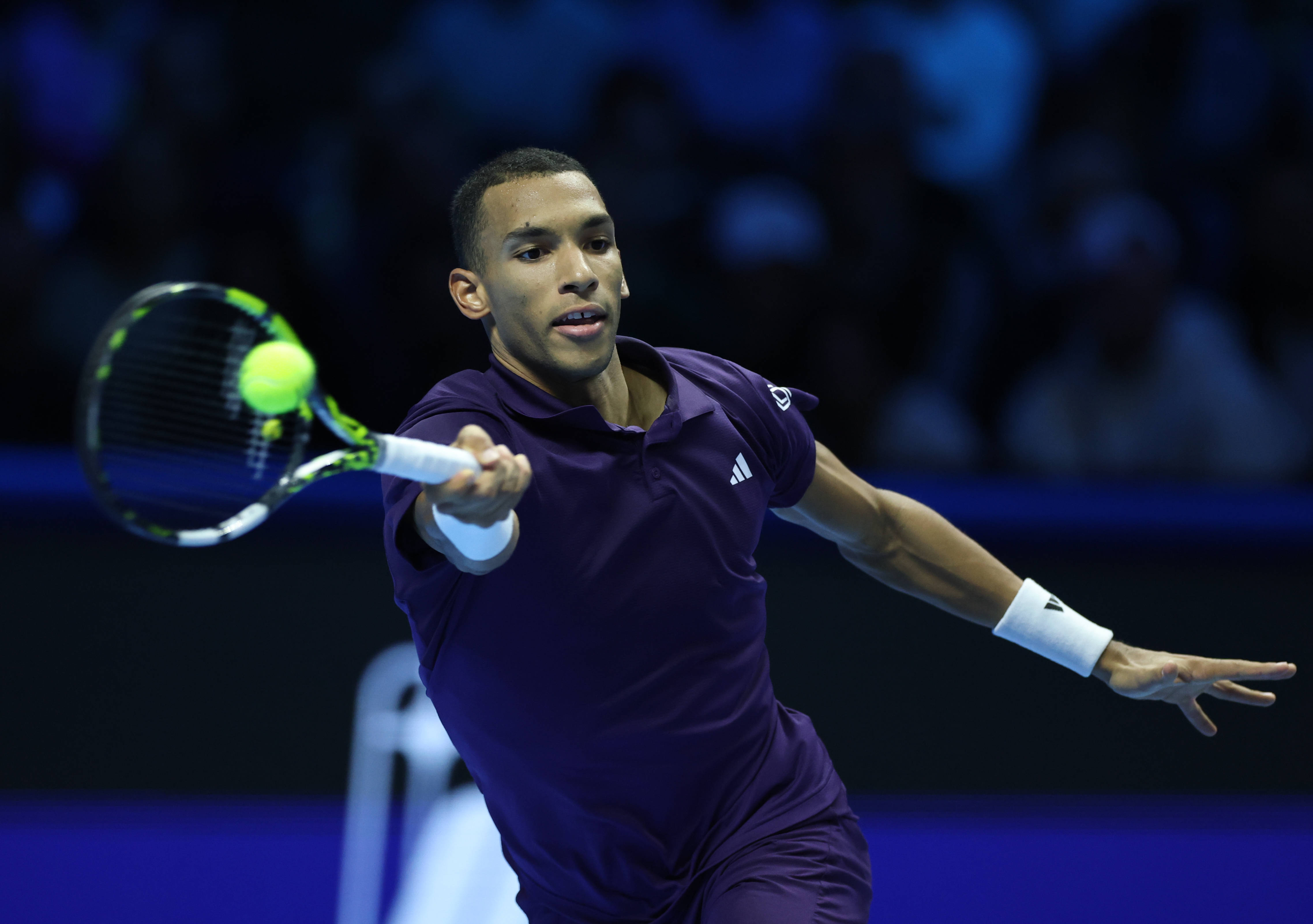 （体育）網(wǎng)球——ATP年終(zhōng)总決(jué)赛：奧(ào)热-阿利亞(yà)西姆(mǔ)胜兹韋(wéi)列夫(fū)