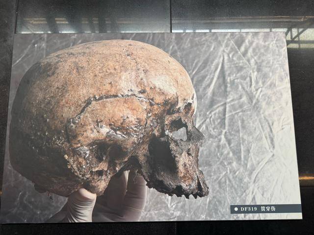 吉林(lín)辽源有座(zuò)山，层层叠叠垒满白骨