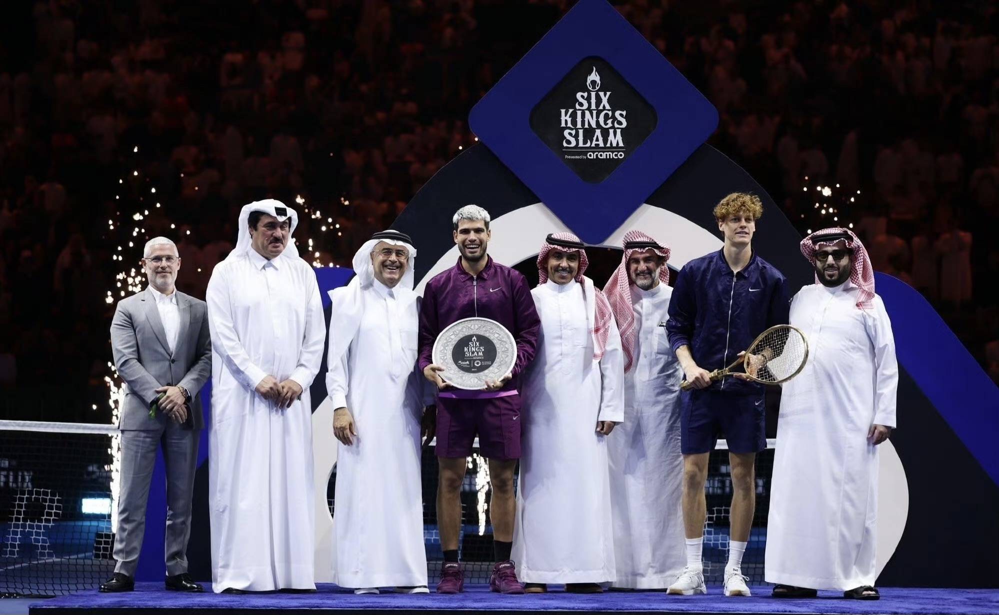 网球的十字路口：是赛程臃(yōng)肿，還(hái)是表(biǎo)演赛的“黄金(jīn)镣铐”？