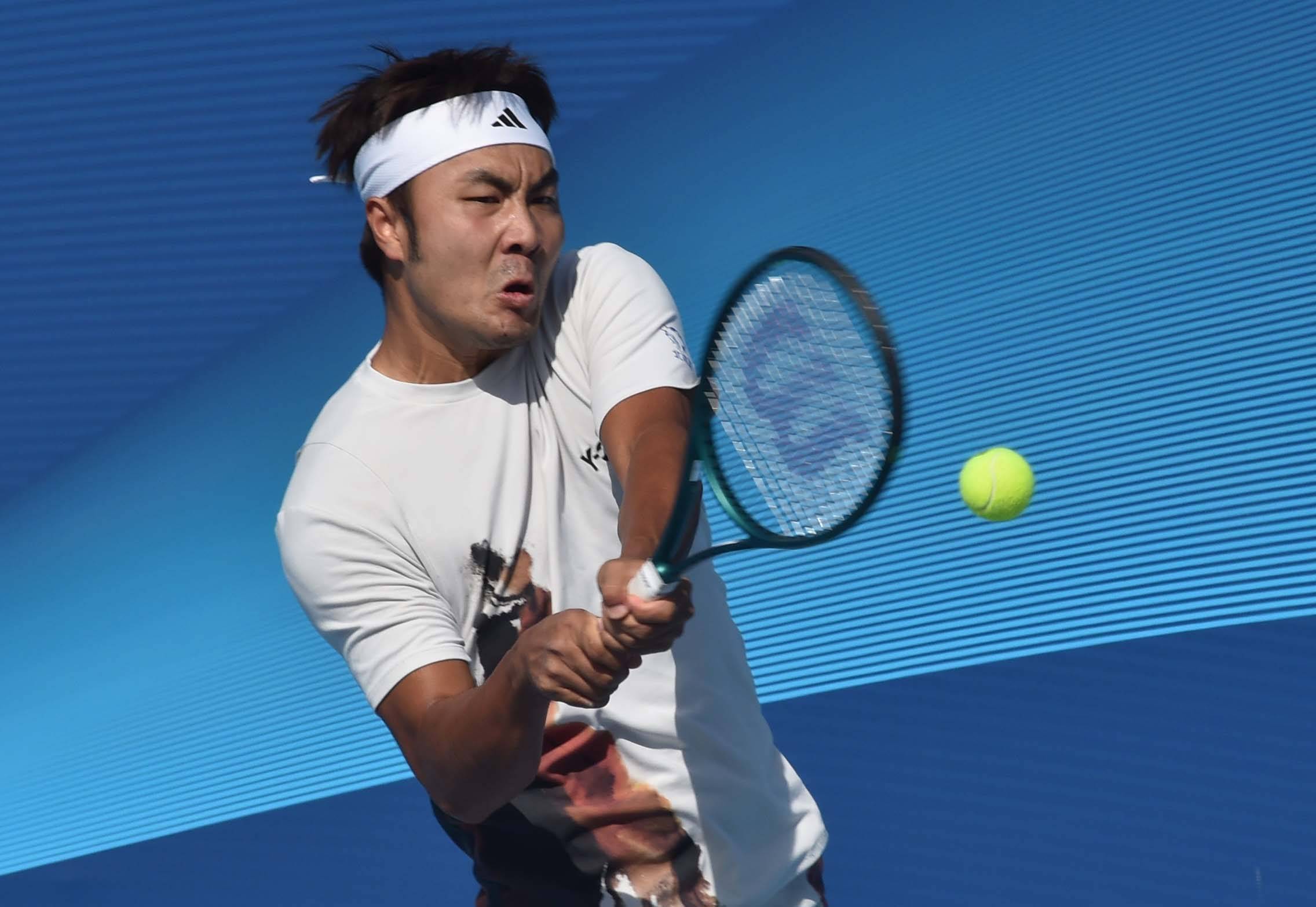 （体育）网球——中国网球巡廻(huí)賽(sài)香港公開(kāi)賽(sài)：特(tè)日格樂(lè)晋级